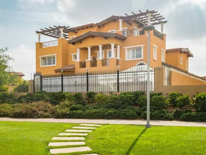 3-Bedroom Villa 240m² for Sale in Compound Hyde Park New Cairo, South 90th Street